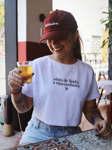 Cropped “Além de linda, é macumbeira”