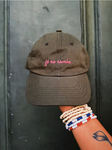 Boné “fé no samba” verde e rosa