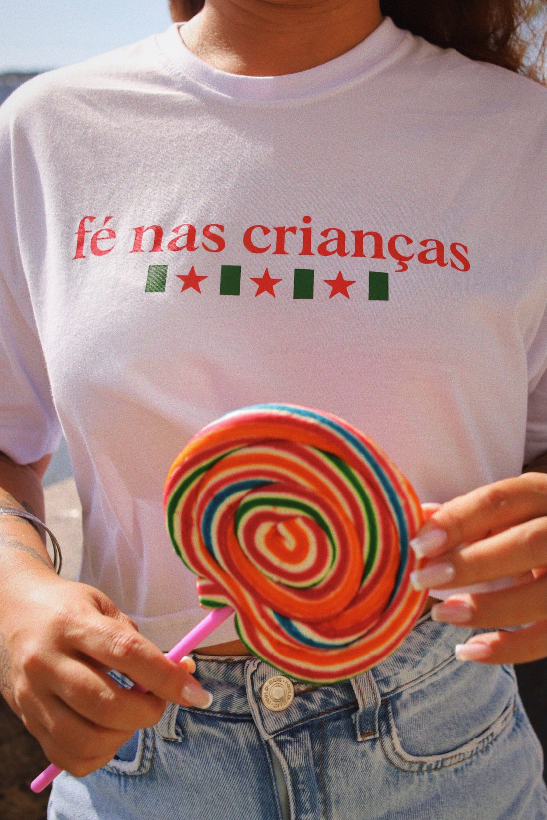 Cropped “fé nas crianças”