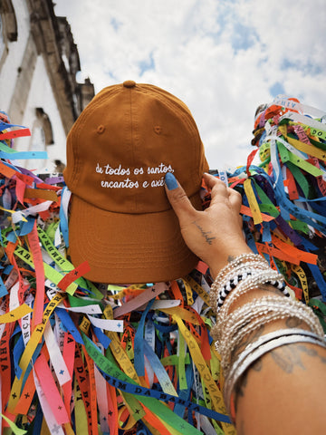 Boné “encantos e axé”