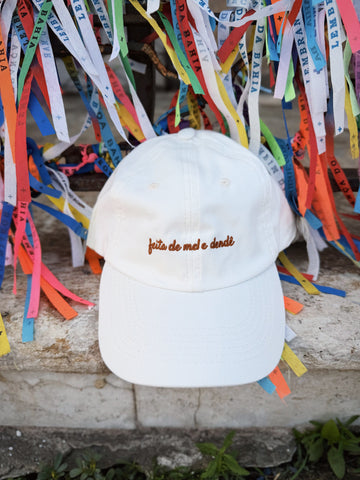 Boné “feita de mel e dendê”